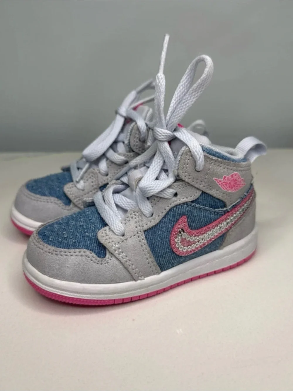 Nike Air Jordan 1 Mid Se  Cobalt Bliss, White, Pink Glow Size 6C